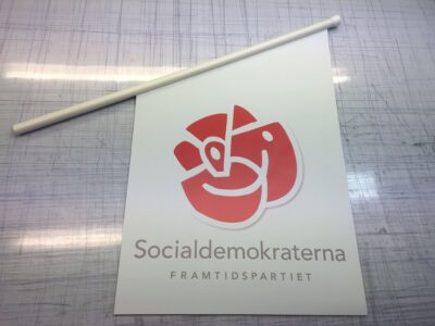 Fasadflagga med tryck på två sidor